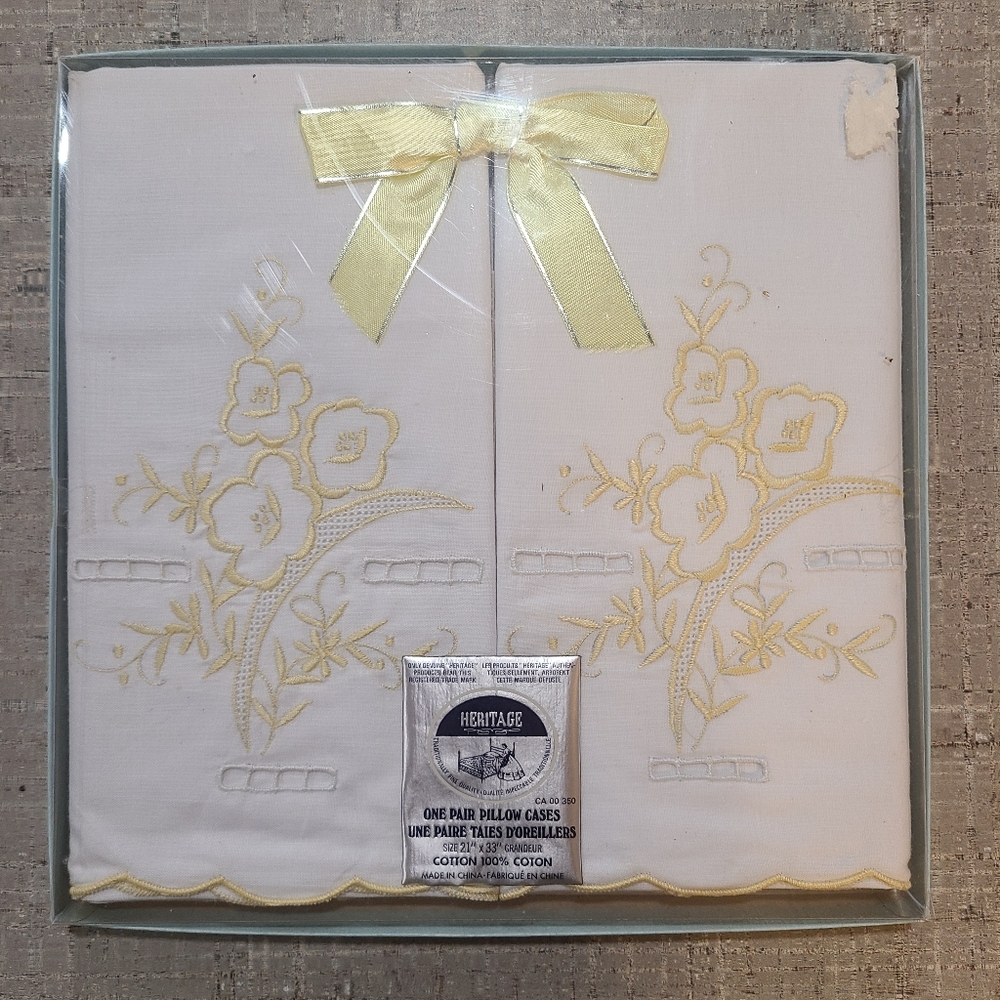 Heritage Pillowcases: Gold, NIB💛